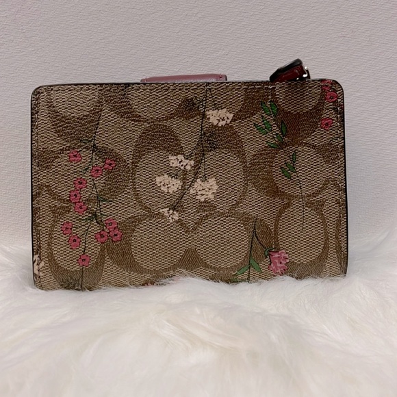 Medium Corner Zip Wallet In Signature Canvas With Wildflower Print - Picture 6 of 14